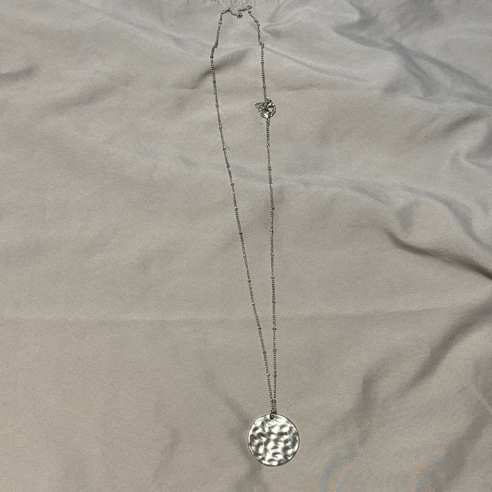 ☃️ NEW LOWER PRICE ☃️ ~ Silver Pendant Necklace